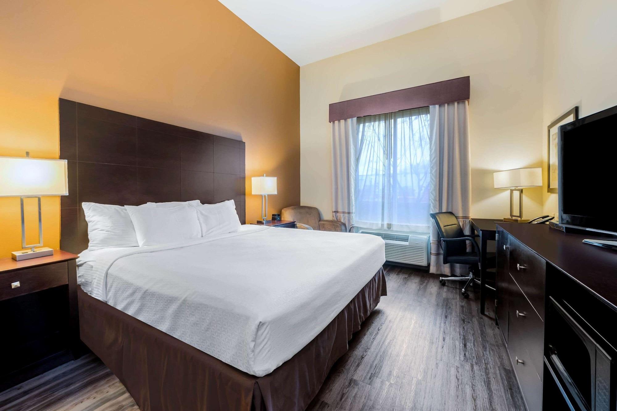 La Quinta By Wyndham Marshall Esterno foto